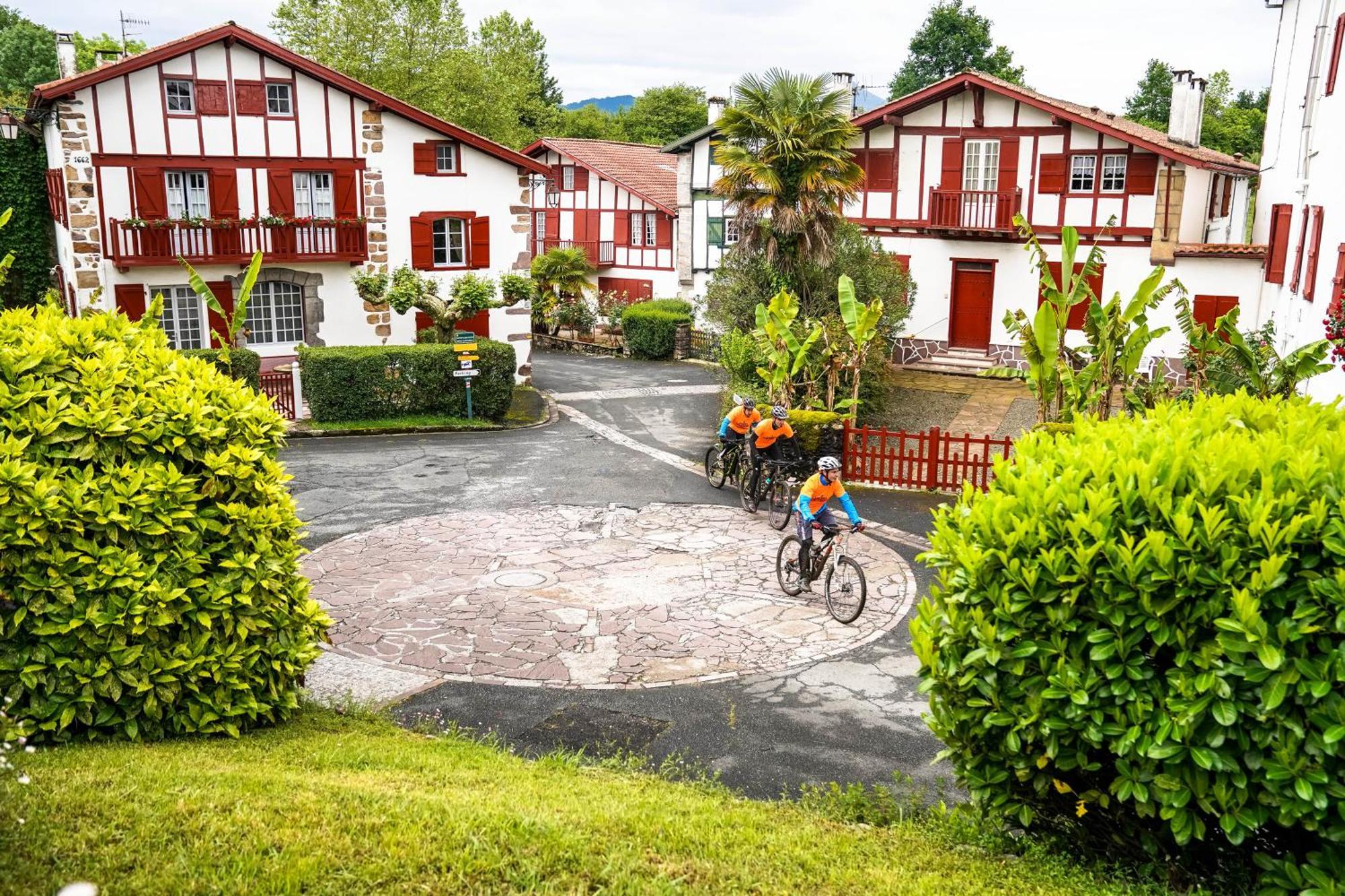 Hotel Ithurria - Teritoria Aïnhoa Eksteriør bilde